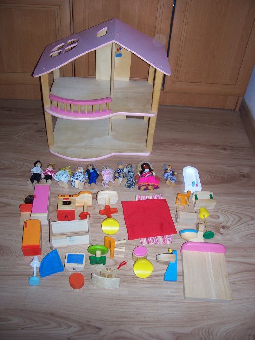 drewniany domek dla lalek + akcesoria+ lalki