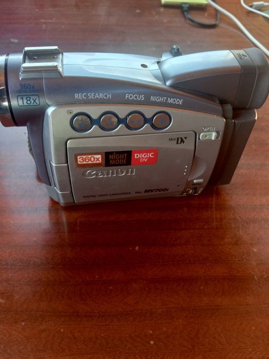 Видеокамера Canon mv700i