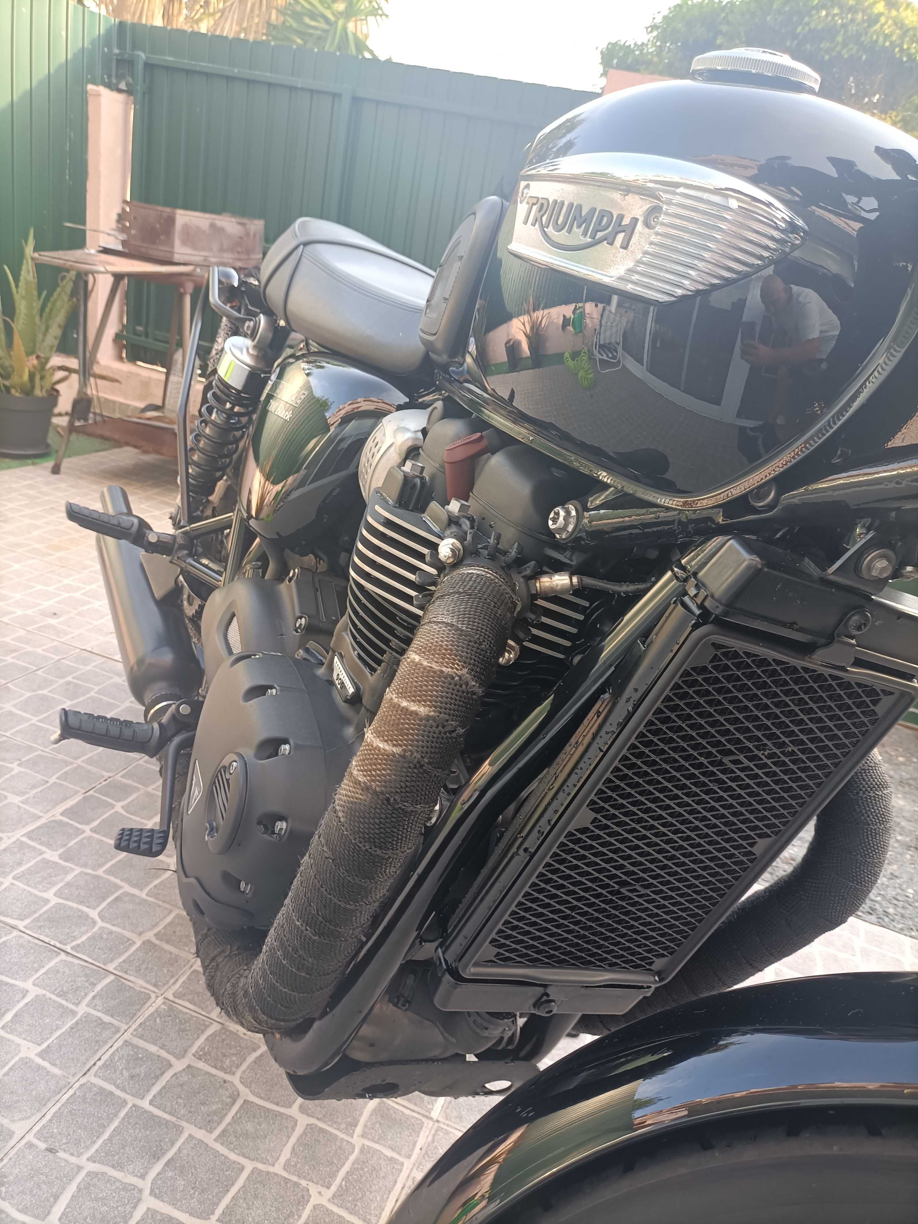 Triumph Bonneville T100 - 900CC - Ano 2017