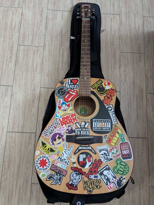 Акустическая гитара yamaha