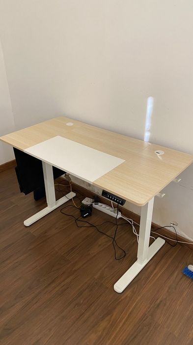 secretária qilive com ajuste electrico de altura