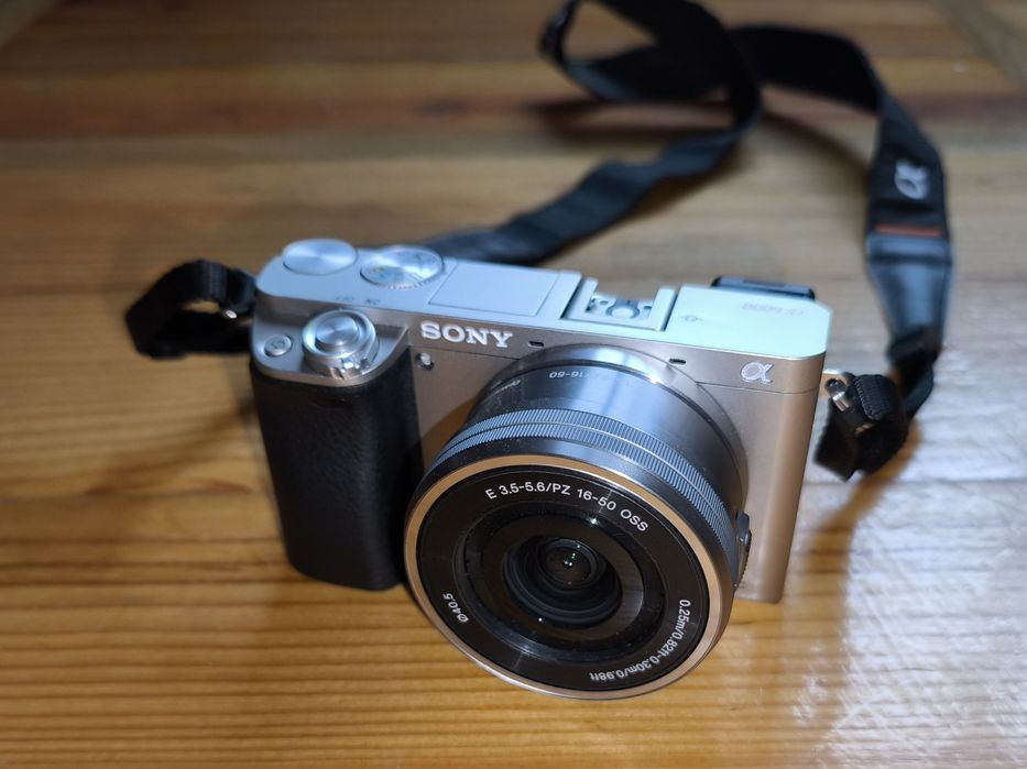 Фотоапарат Sony a6000 + об'єктив Sony SELP1650
Фотоапарат Sony a6000 +