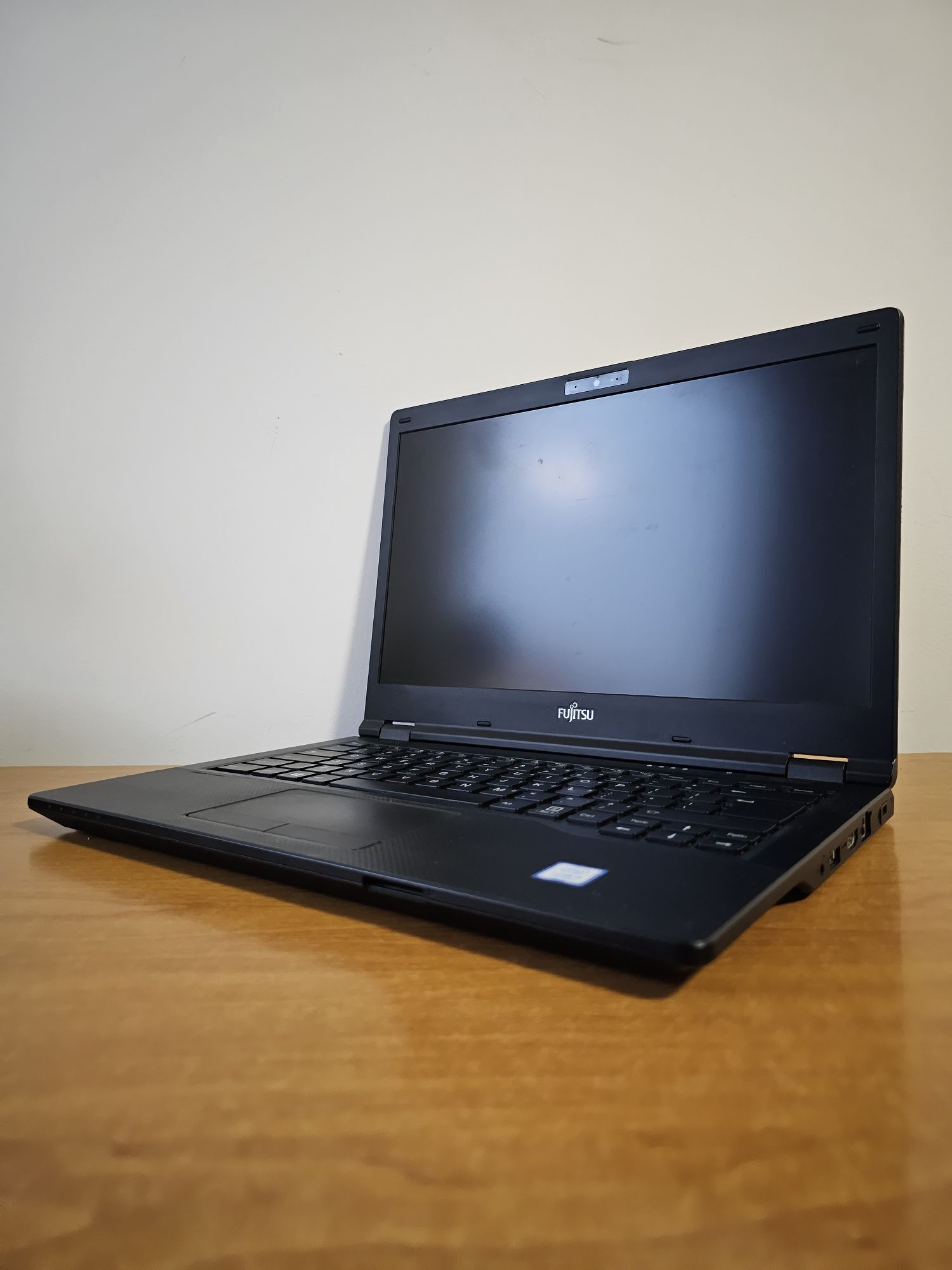 Szybki Laptop Fujitsu LifeBook E548 i5 16GB DDR4 Dysk SSD szybki