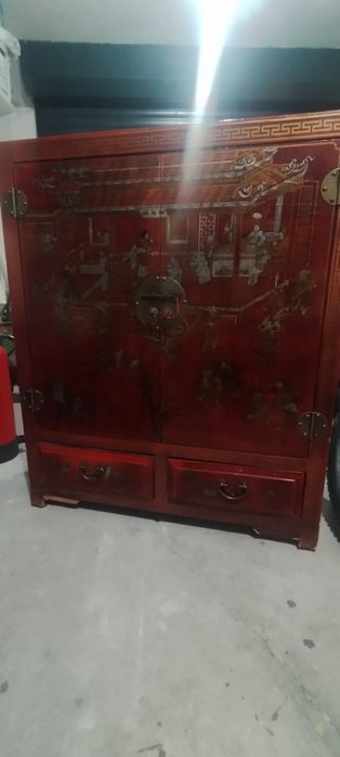 Chińska szafa lakierowana