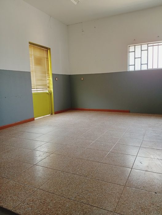 Arrenda  rés chão Armazém