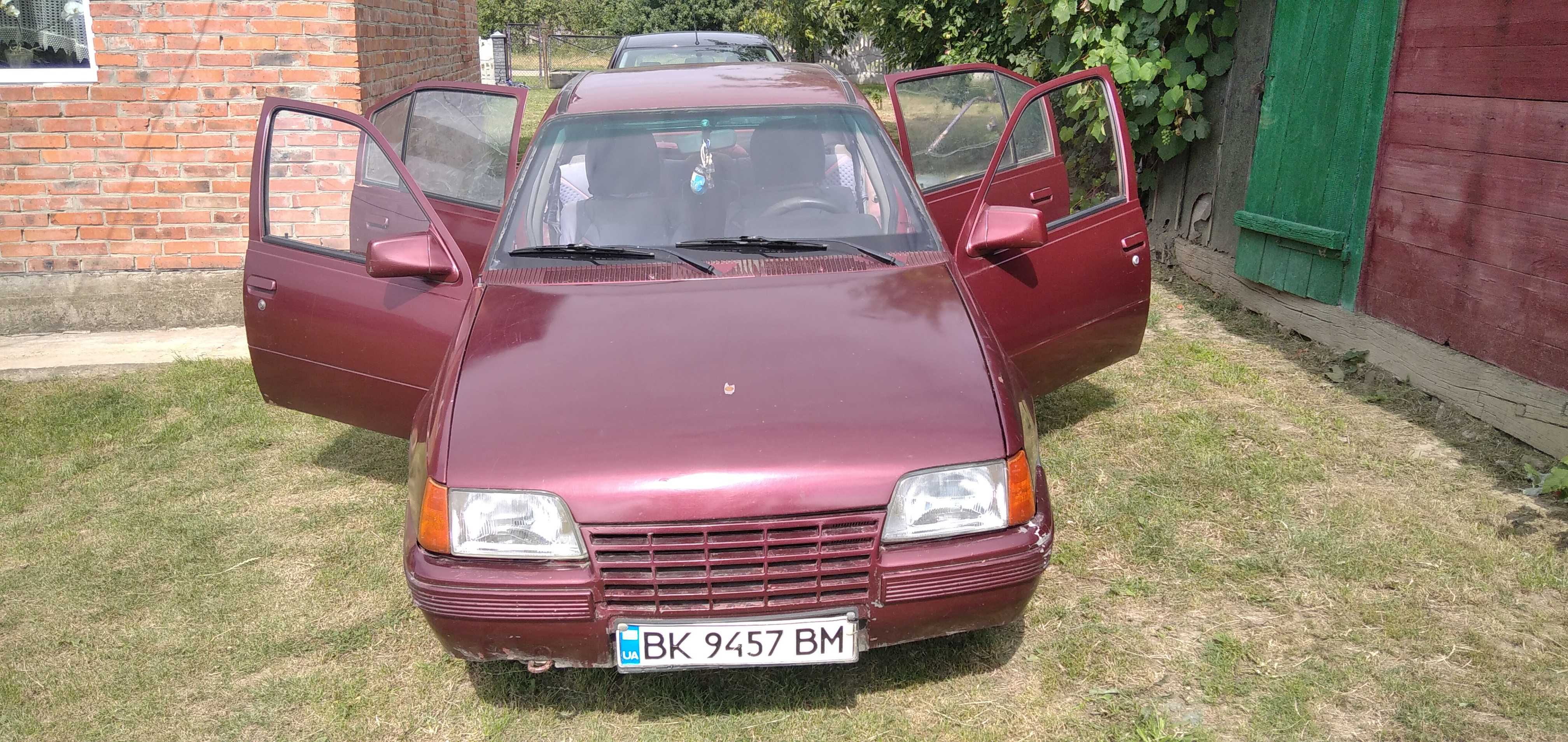 Автомобіль OPEL KADETT хетчбек 1.3 бензин 1985