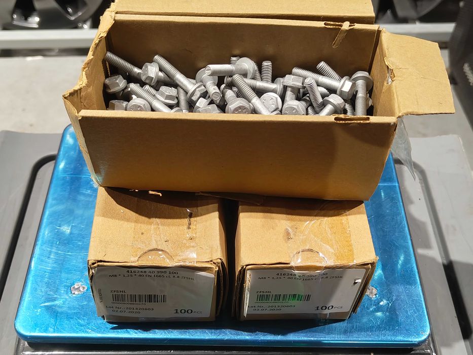 Śruby z podkładka, kołnierzem m8x40 8.8 cynkowane płatkowo, ponad 7kg!