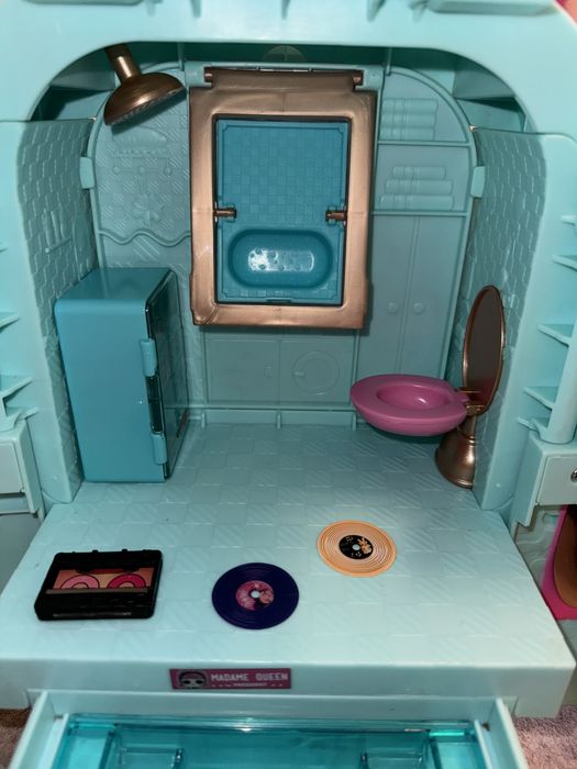 Автобус LOL, лялька в подарунок