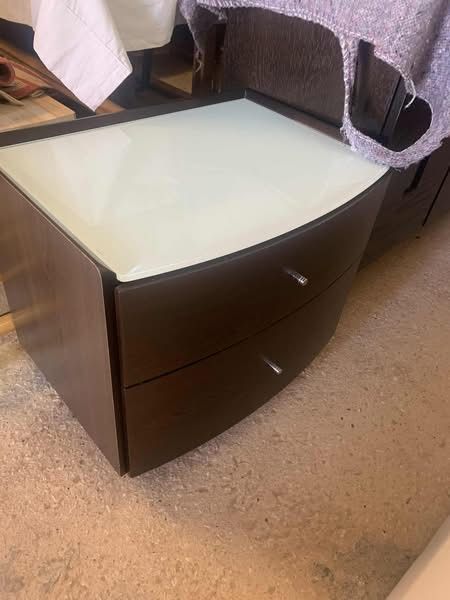 Comoda e duas mesas cabeceira