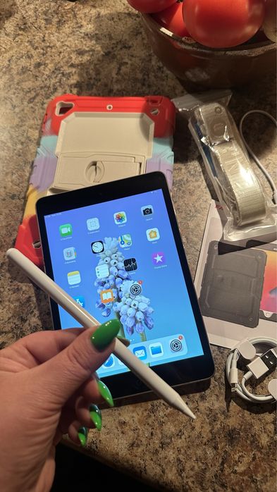 Tablet iPad Apple Retina + nowe etui + nowy kabel - cały zestaw