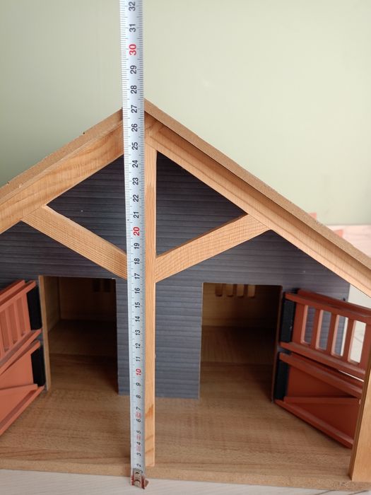 Duża stajnia dla koni