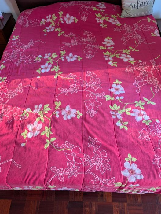 Cama casal com arrumação