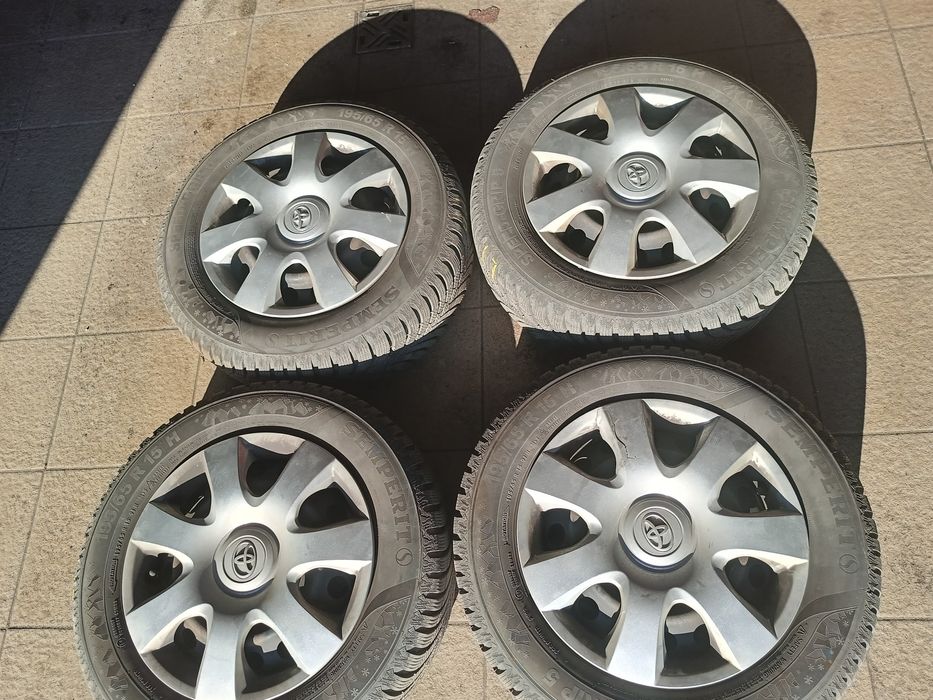Koła zimowe Toyota Auris felgi czujniki kołpaki opony Semperit