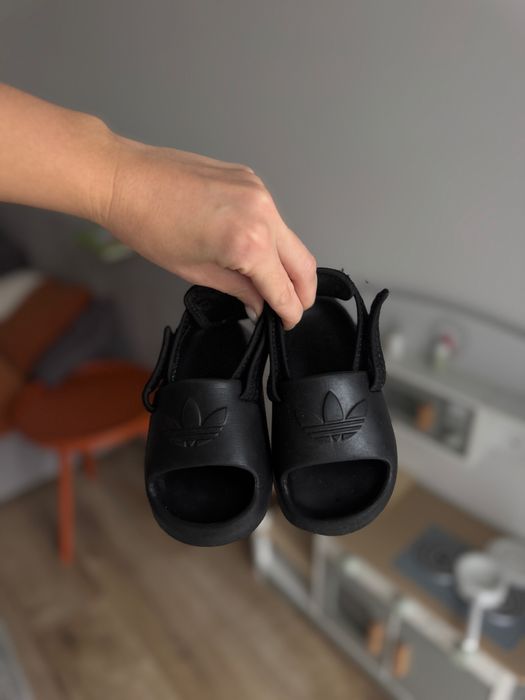 Пантолети adidas дитячі 25 р.