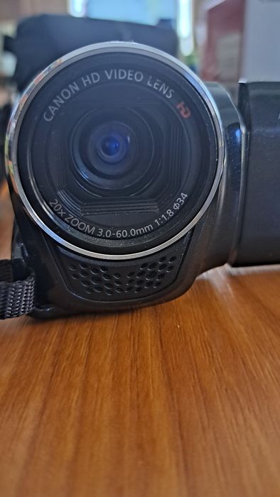HD-відеокамера Canon LEGRIA HF R28