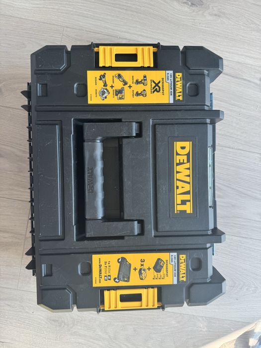 Walizka dewalt tstak