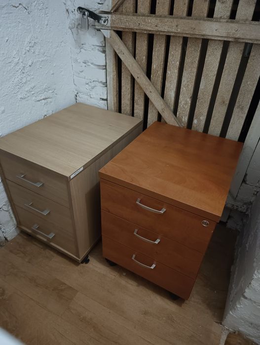 Kontenerek pod biurko, komódka.