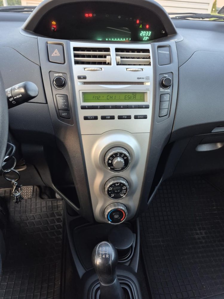 Toyota Yaris II 1.0 2007 rok