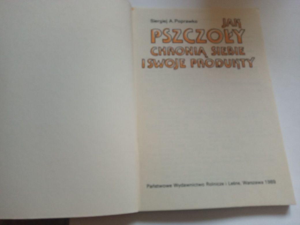 S. A. Poprawko Jak pszczoły chronią siebie i swoje produkty 1989r