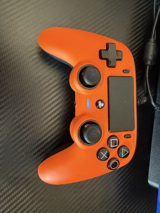 Ps4 Slim 500gb  com 5 jogos e 2 comandos