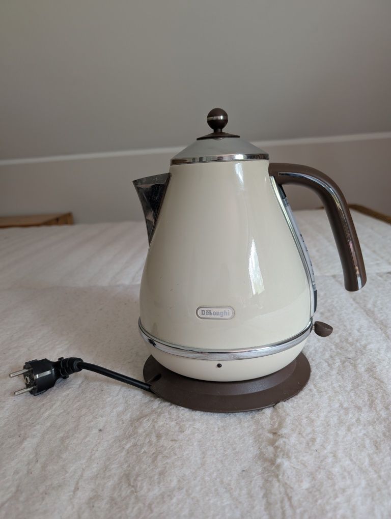 Czajnik elektryczny DeLonghi