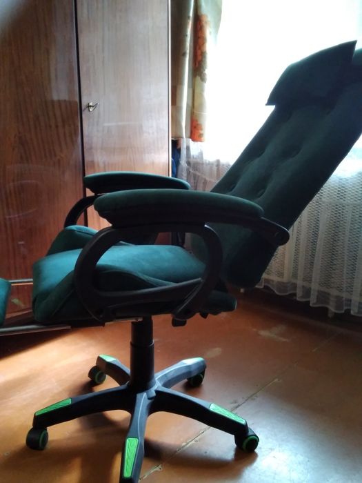 Кресло руководителя новый материал в рабочем состоянии