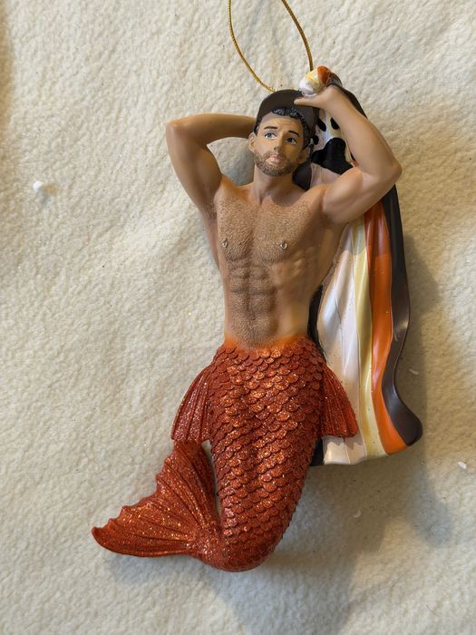 Enfeite sereio merman em porcelana com glitter – vários