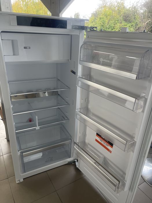 Холодильник вбудований новий з Німеччини