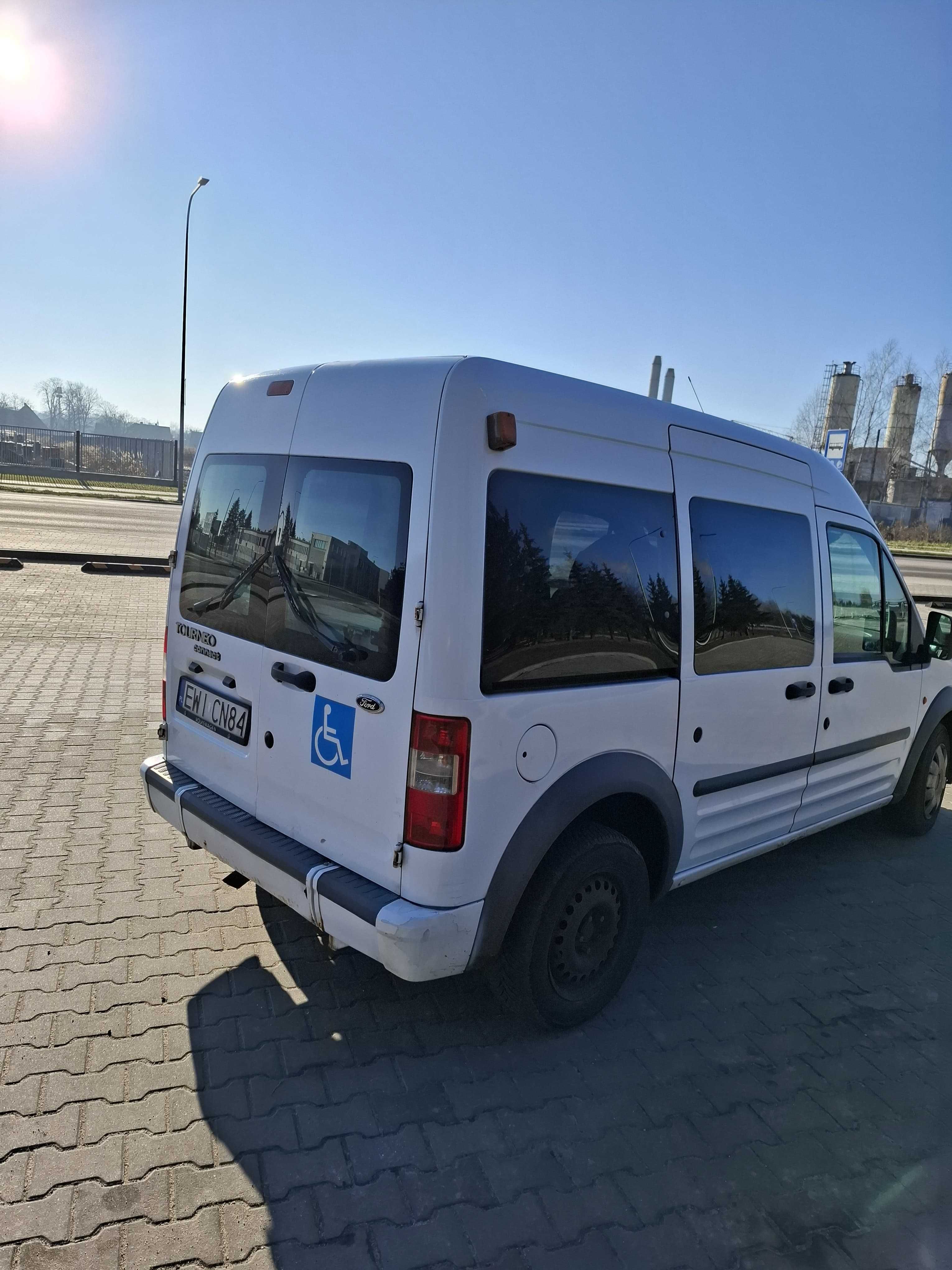 Ford Tourneo Connect przystosowany do przewozu osoby niepełnosprawnej