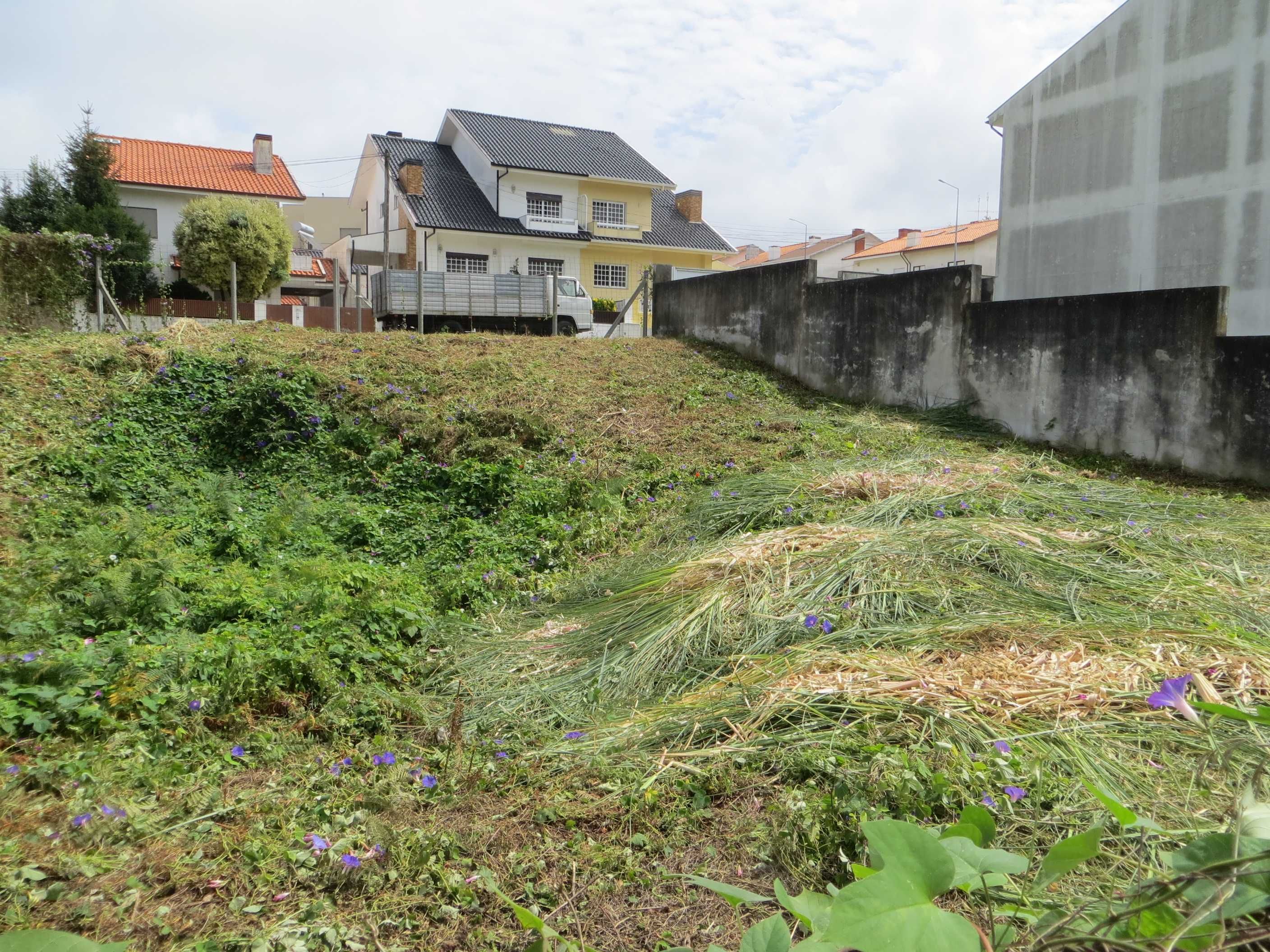 Terreno 3 frentes loteamento Perosinho