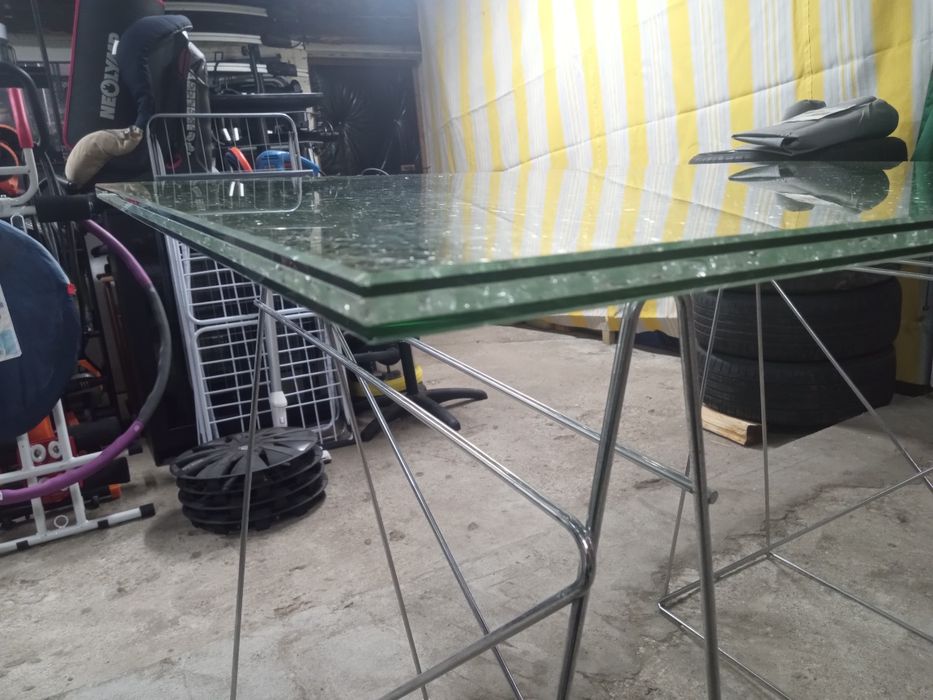 Nowoczesny stół + 2 krzesła blat szklany z efektem popękanego szkła