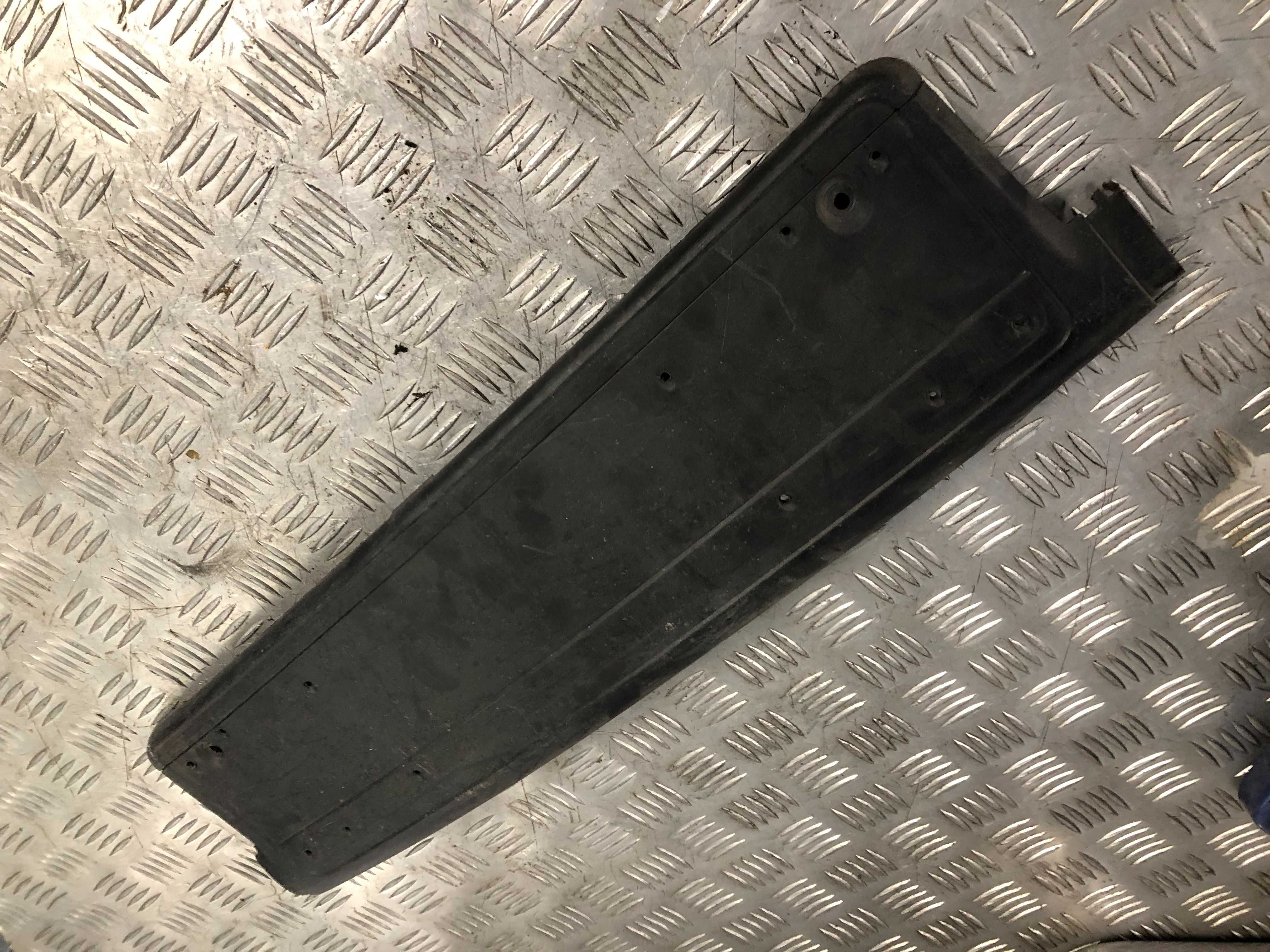 Podkładka listwa pod tablicę rejestracyjną Bmw E46 Lift