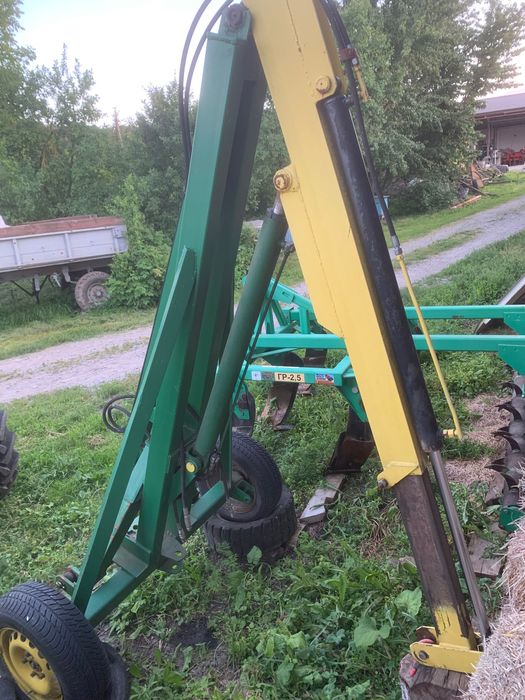 Навантажувач навісний до трактора