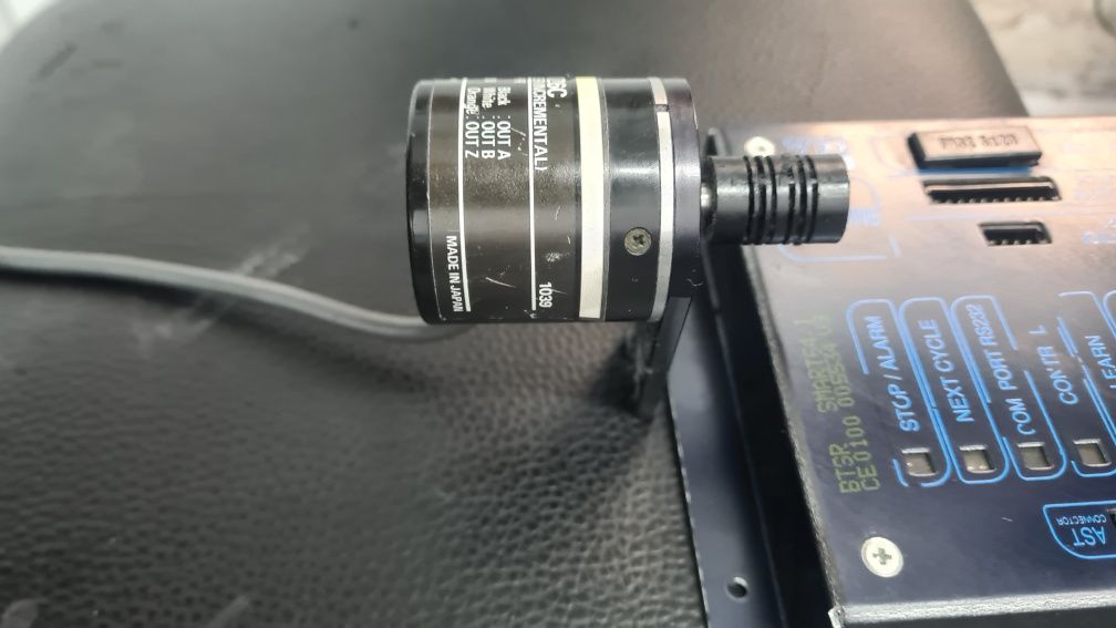 Encoder Omron em bom estado