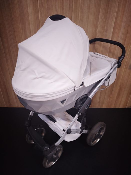 Junama Diamond Mirror Satin biała skóra