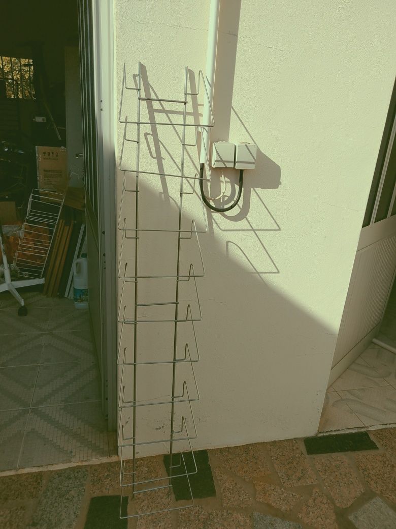 Expositor livros de bolso de porta e expositores de parede.