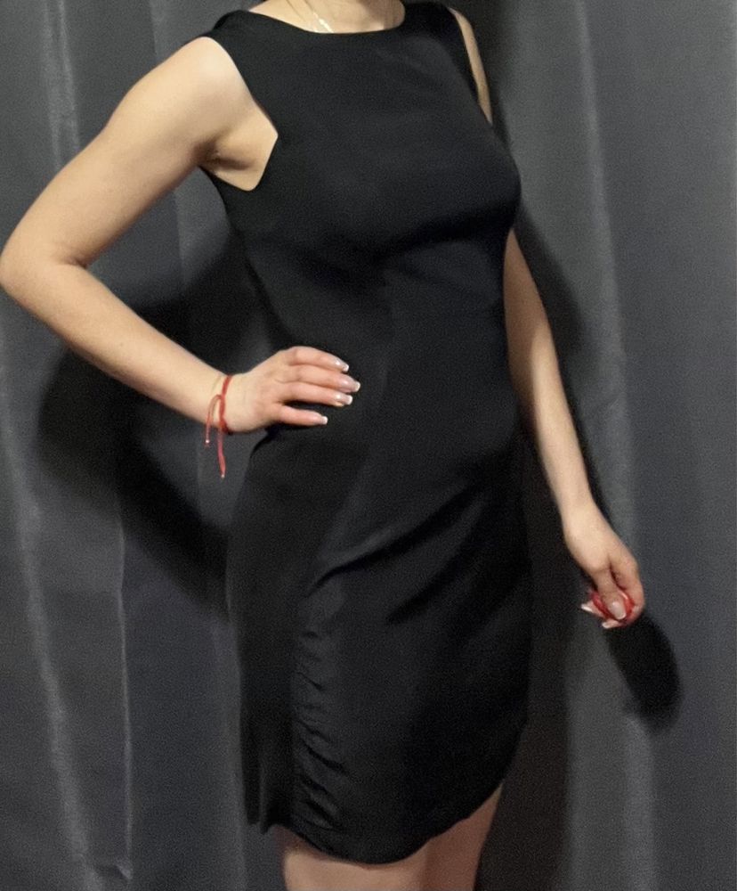 Платье б/у черное Calvin Klein 38 размер