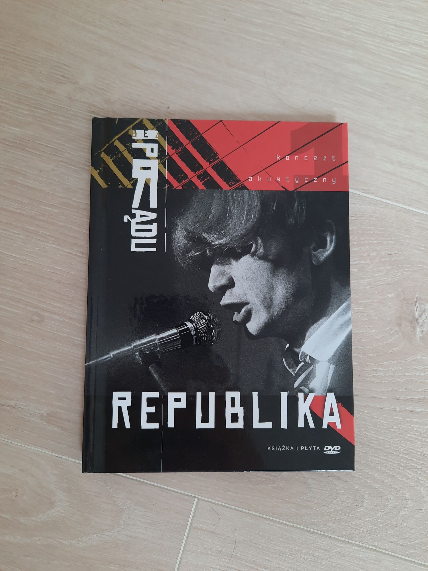 Zespół Republika DVD książka i płyta