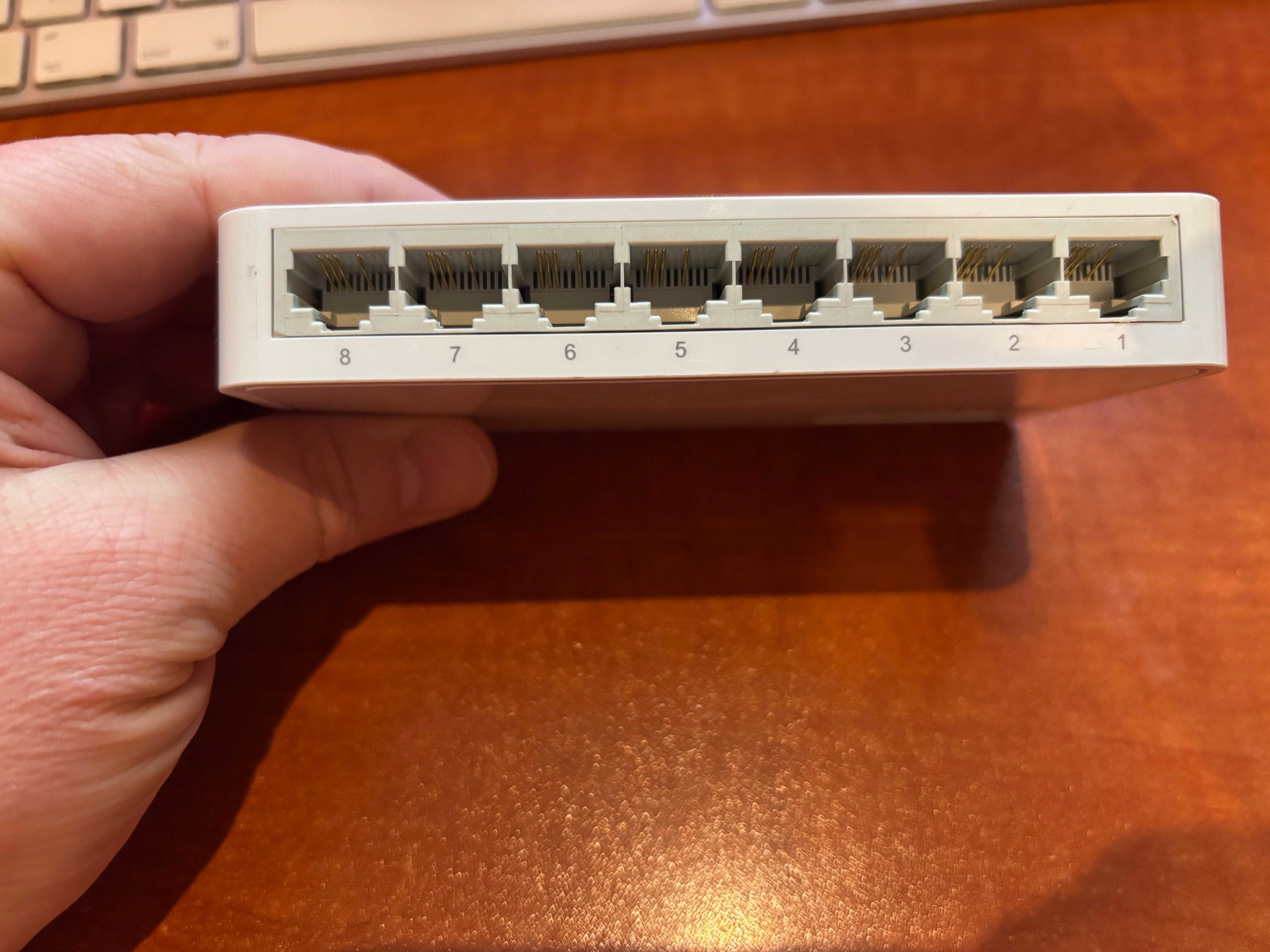 TP-Link TL-SF1008D