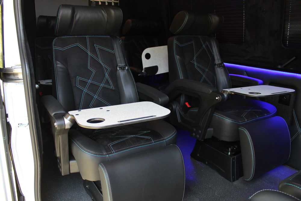 MERCEDES VIP 9-osobowy – 3.0 Diesel, TV, Webasto, łóżko, prysznic