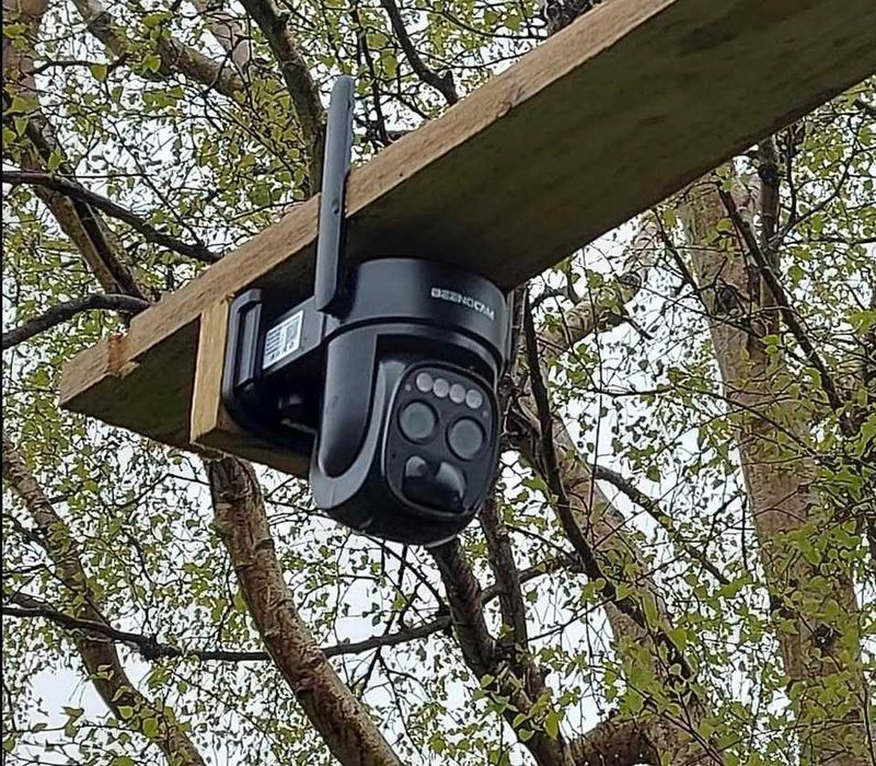 Câmera de Vigilância Wi-Fi com painel solar e zoom 10x