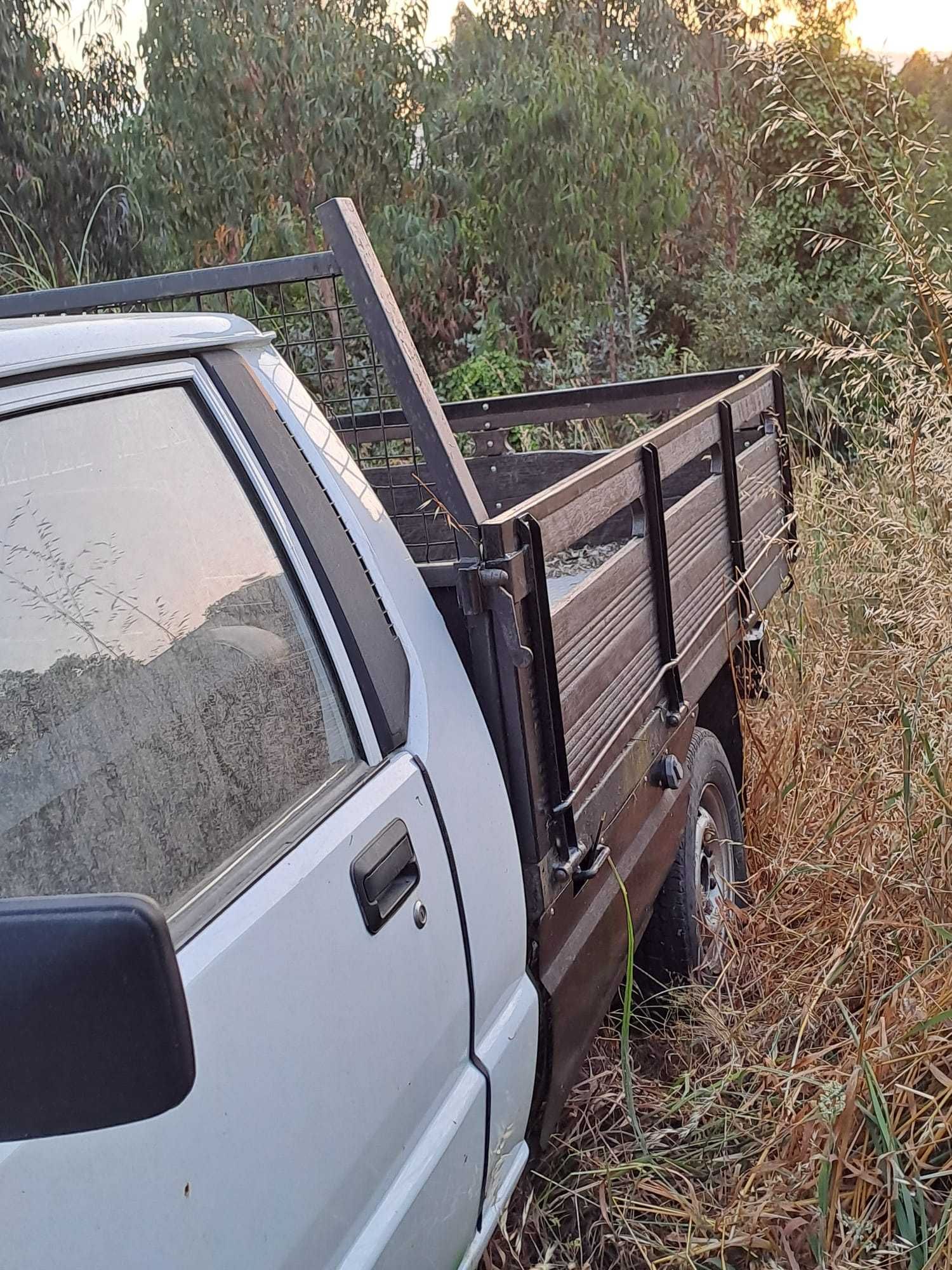 Mitsubishi L200  acidentada