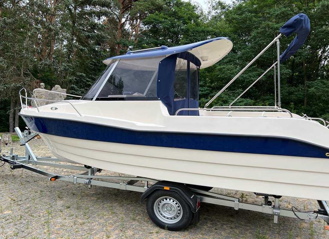 ŁÓDZ MOTOROWA PILOTHOUSE 540 Z KABINĄ i przyczepą podłodziową NOWA