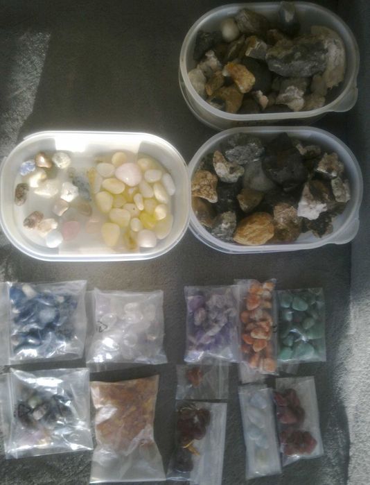 Kamienie szlachetne, minerały, kryształy.