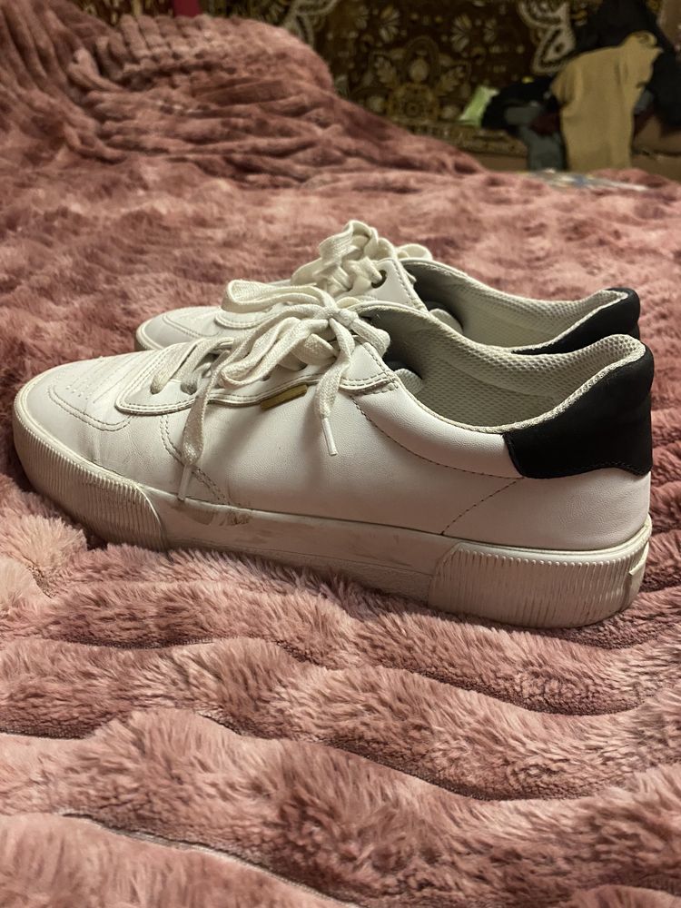 Bershka  Хороші сліпони