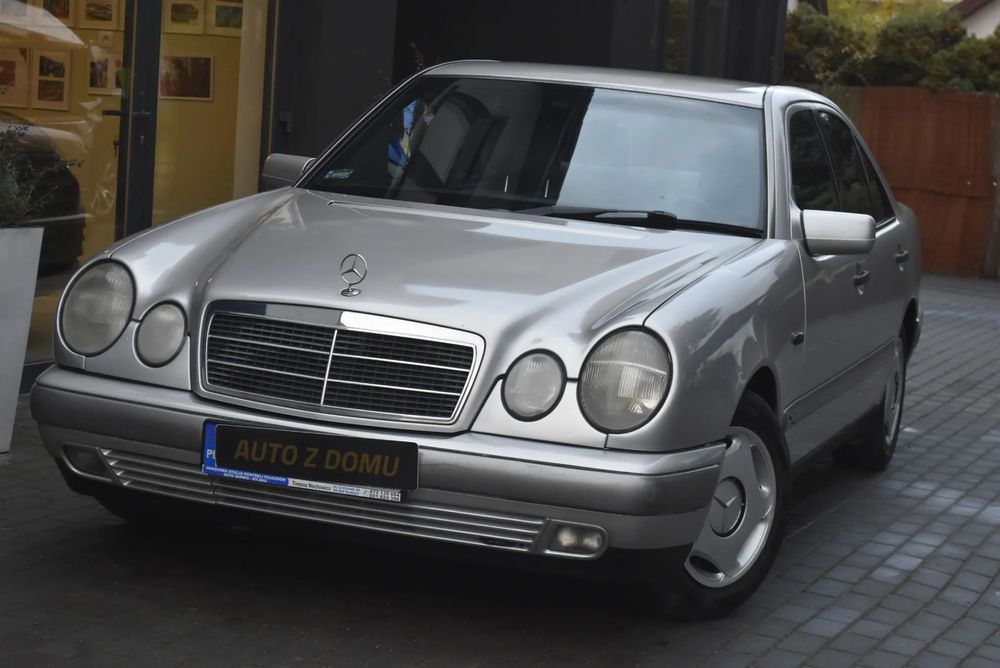 Mercedes-Benz Klasa E Legenda Pewne Auto · Zakup z Domu · Serwis · Spokój · Zaufanie