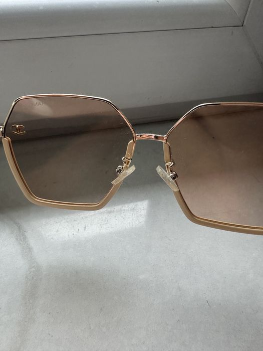Stylowe okulary przeciwsłoneczne Chanel