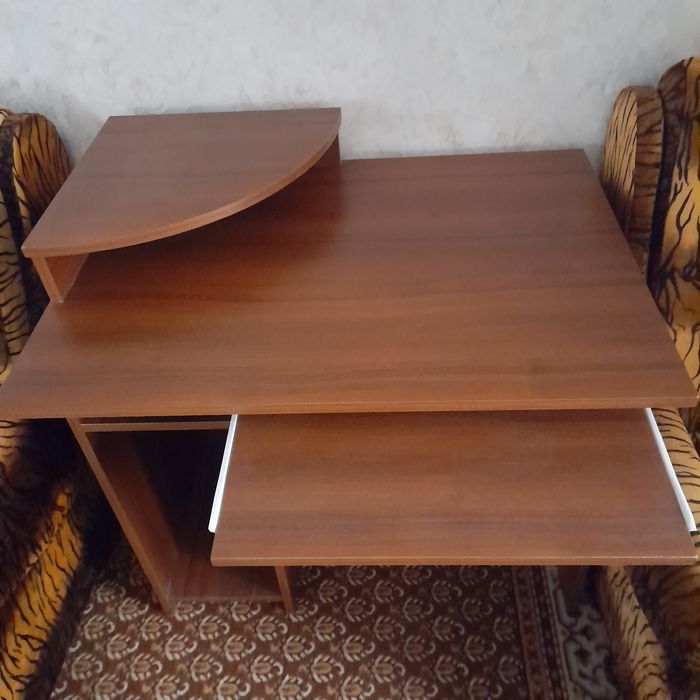 Компьютерний , письмовий стіл