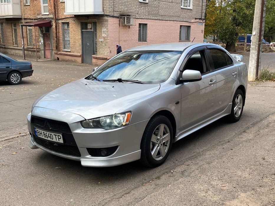 Mitsubishi lancer 10
