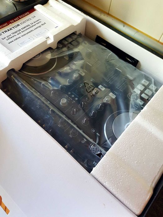 Native Instruments TRAKTOR KONTROL S4 MK 2